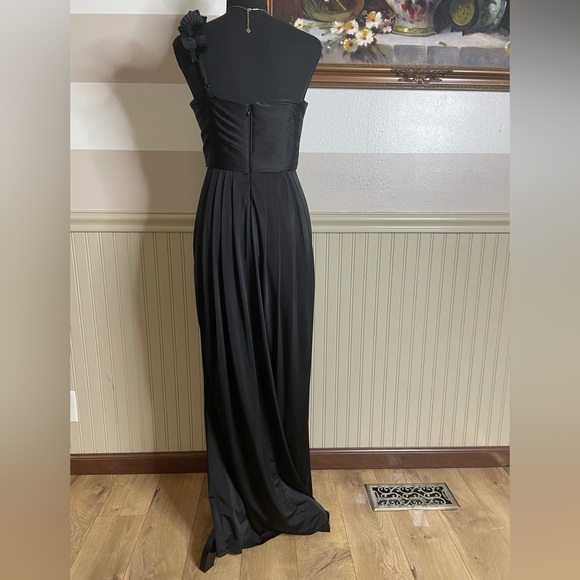 Adrianna Papell Boutique Evening Black Ones
Shoulder Column Gown size 10 - Picture 8 of 15